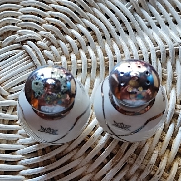 Vintage Irice Porcelain Salt and Pepper Shakers-Hand Painted-White & Silver 2¼ - Picture 2 of 3